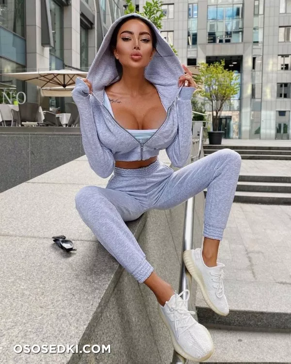 Alena Omovych - 212