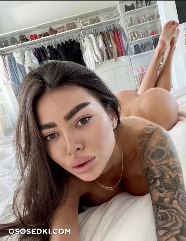 Alena Omovych - 215