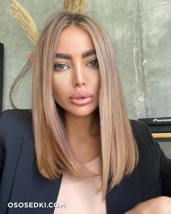 Alena Omovych - 216