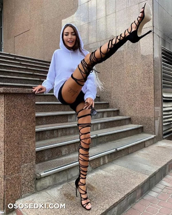 Alena Omovych - 246