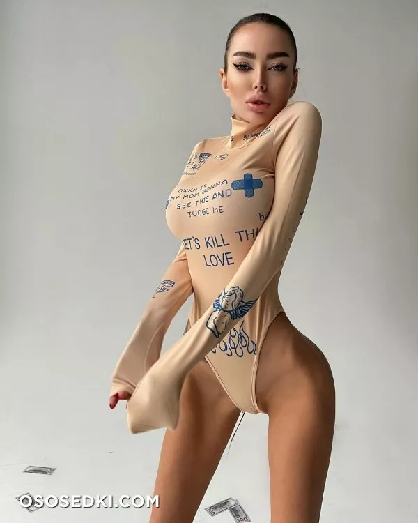 Alena Omovych - 318