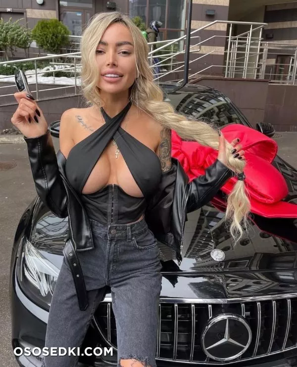 Alena Omovych - 352