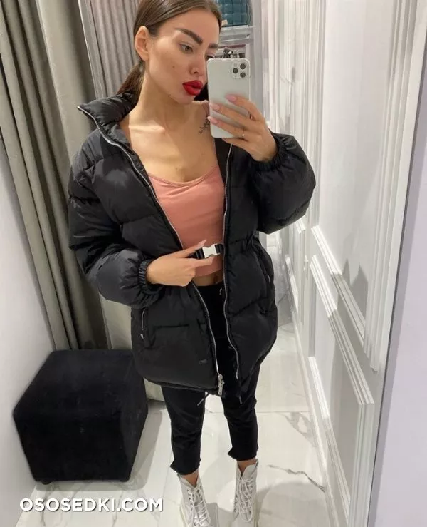 Alena Omovych - 381