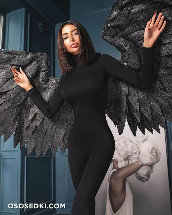 Alena Omovych - 386