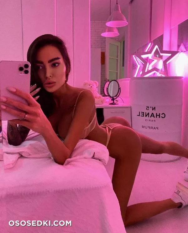 Alena Omovych - 416