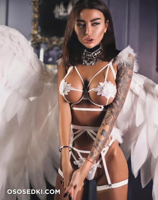 Alena Omovych - 421