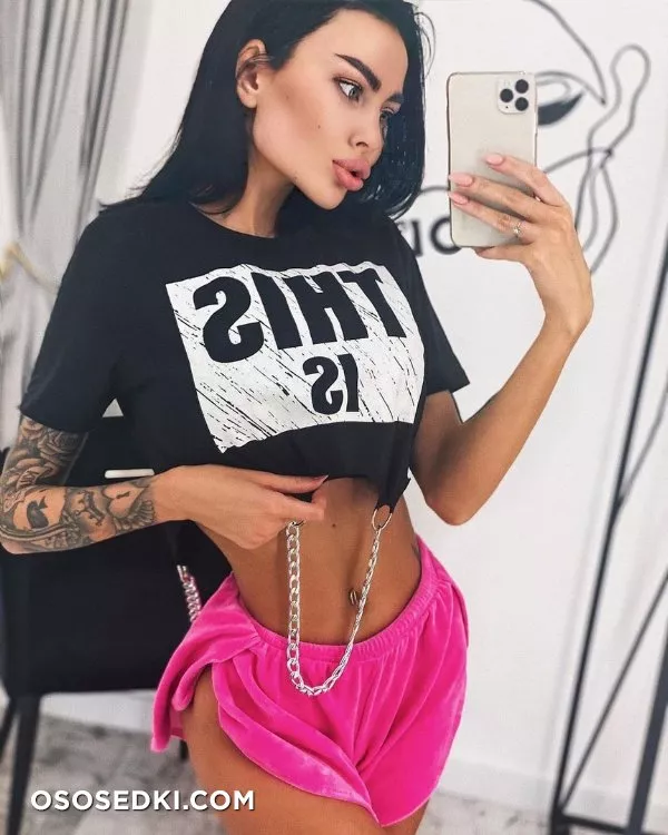 Alena Omovych - 422