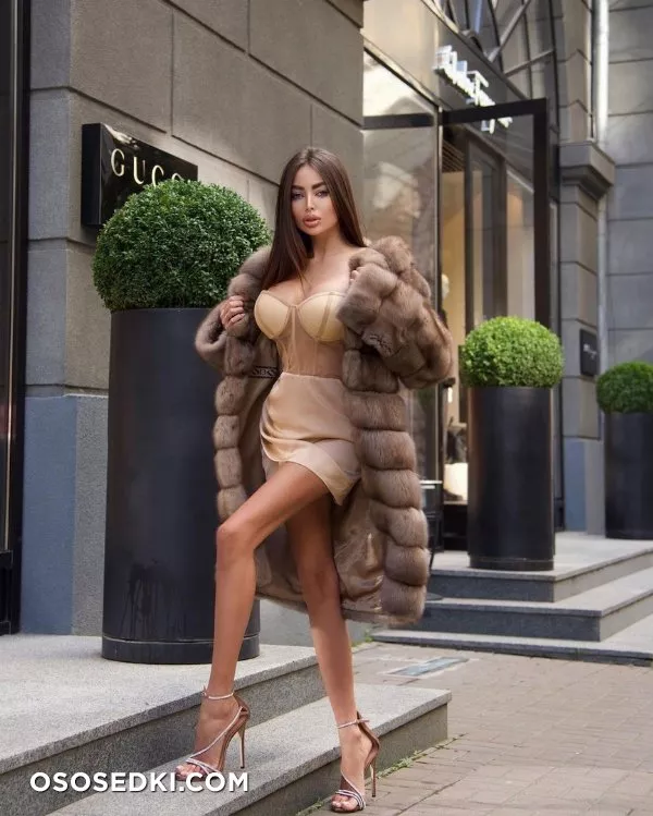 Alena Omovych - 424