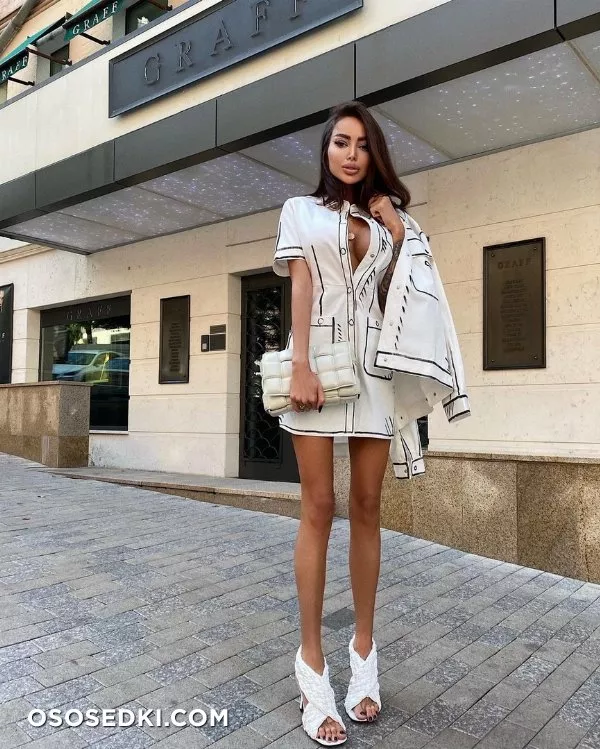 Alena Omovych - 433