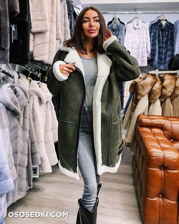 Alena Omovych - 434