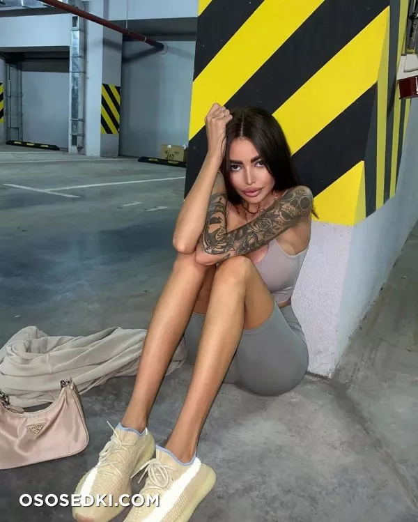 Alena Omovych - 493