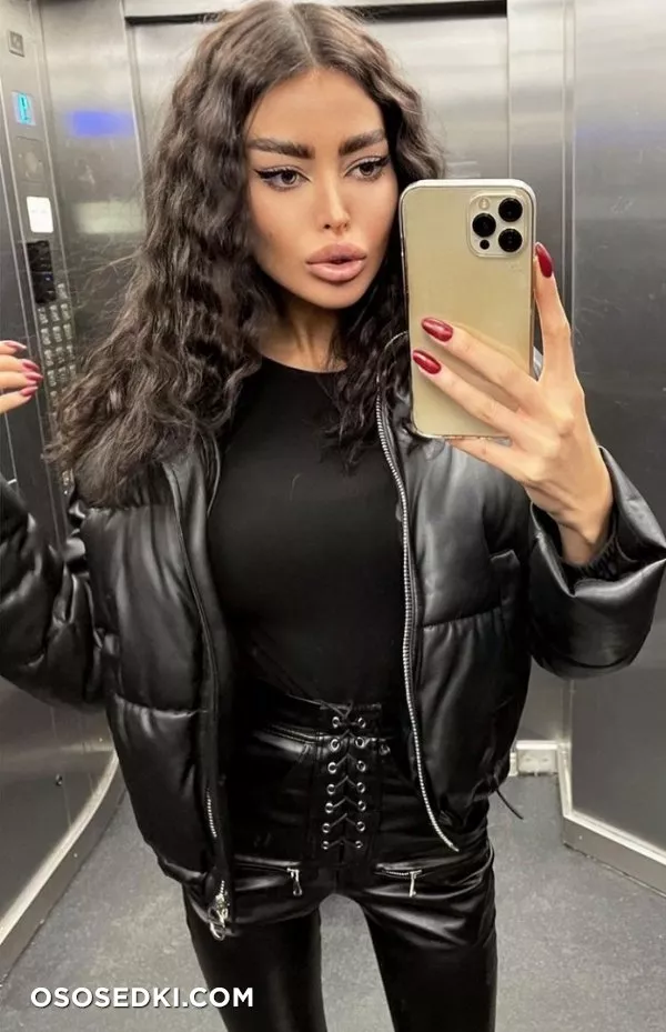 Alena Omovych - 507