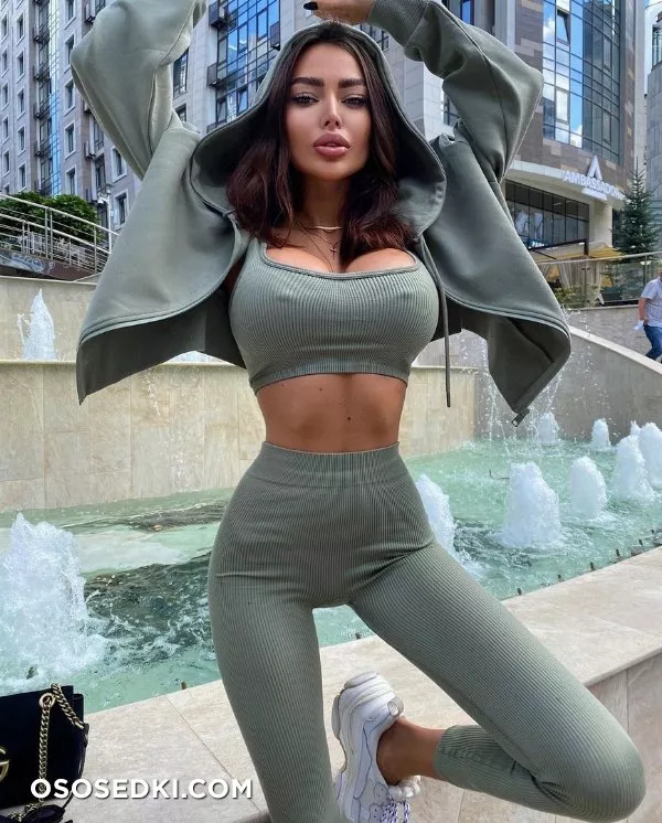 Alena Omovych - 515