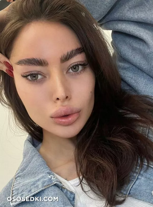 Alena Omovych - 522