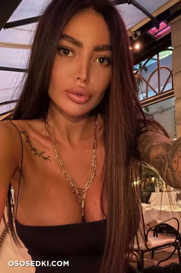 Alena Omovych - 523
