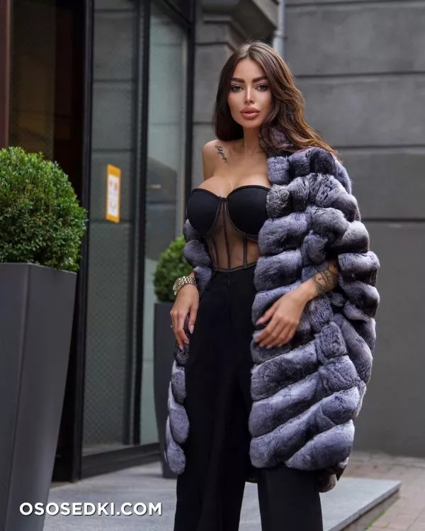Alena Omovych - 595