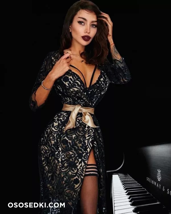 Alena Omovych - 601