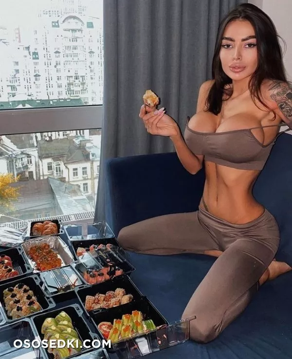 Alena Omovych - 672