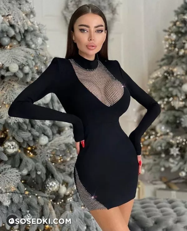 Alena Omovych - 685