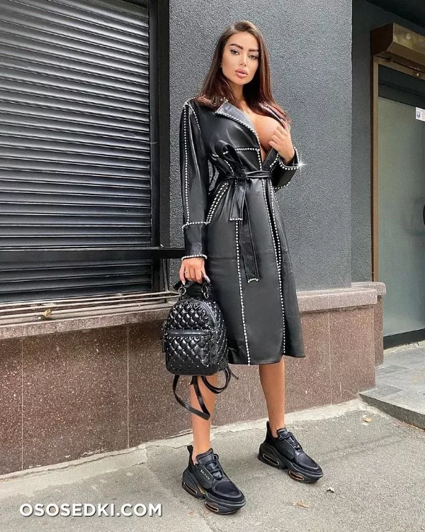 Alena Omovych - 689