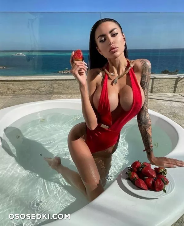 Alena Omovych - 690