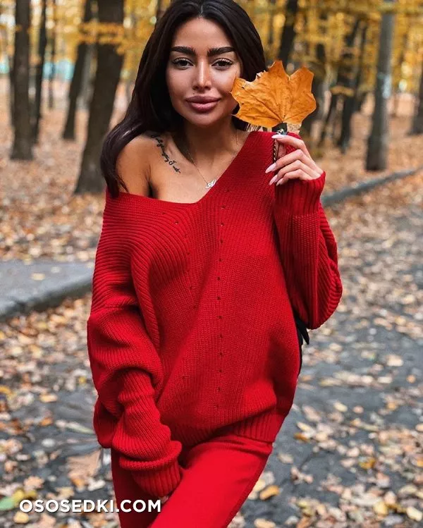 Alena Omovych - 707