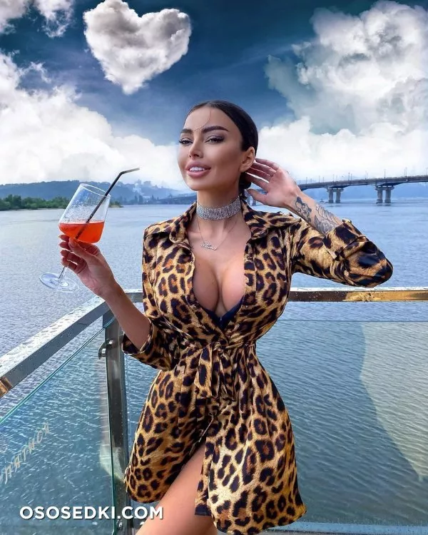 Alena Omovych - 722