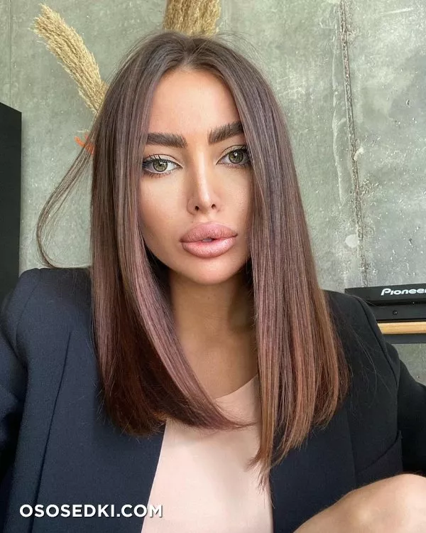 Alena Omovych - 725