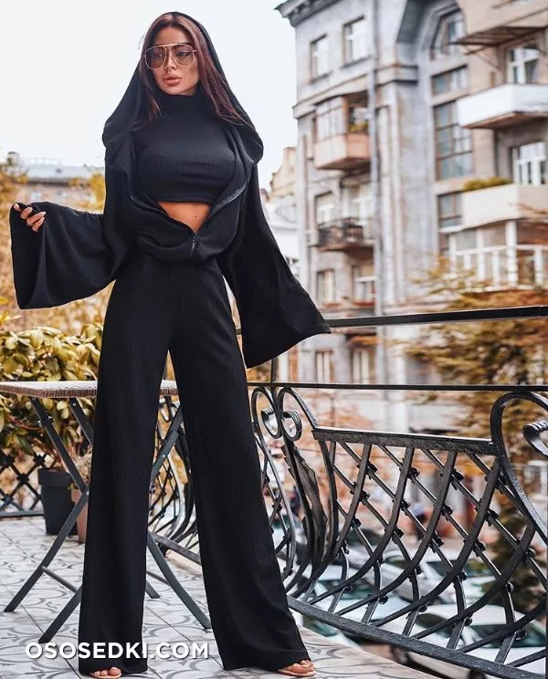 Alena Omovych - 750