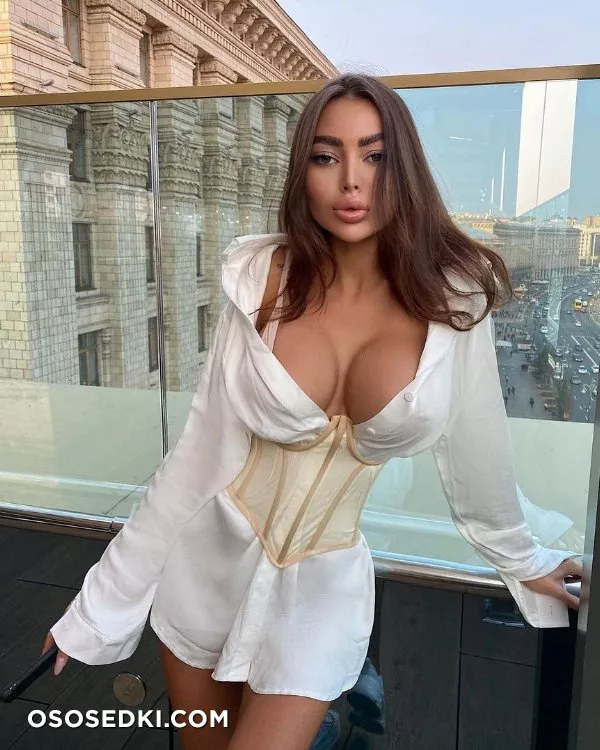 Alena Omovych - 816