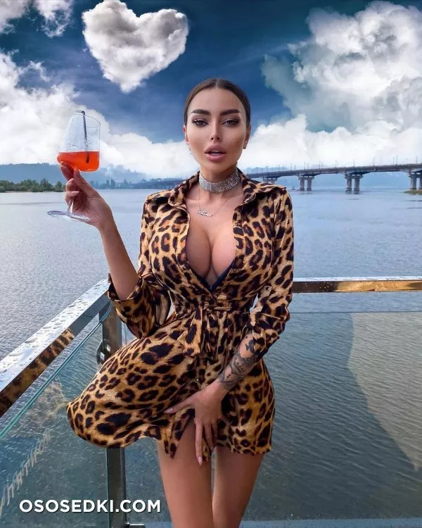 Alena Omovych - 820