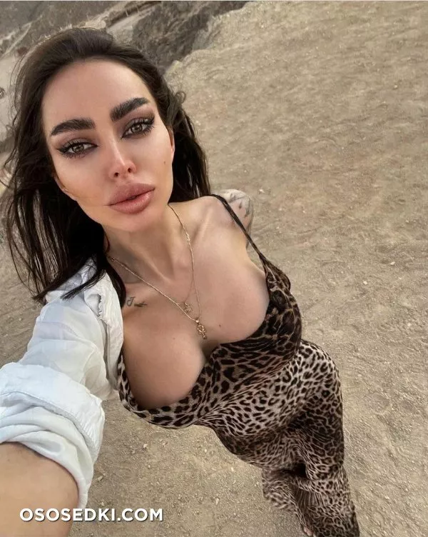 Alena Omovych - 823