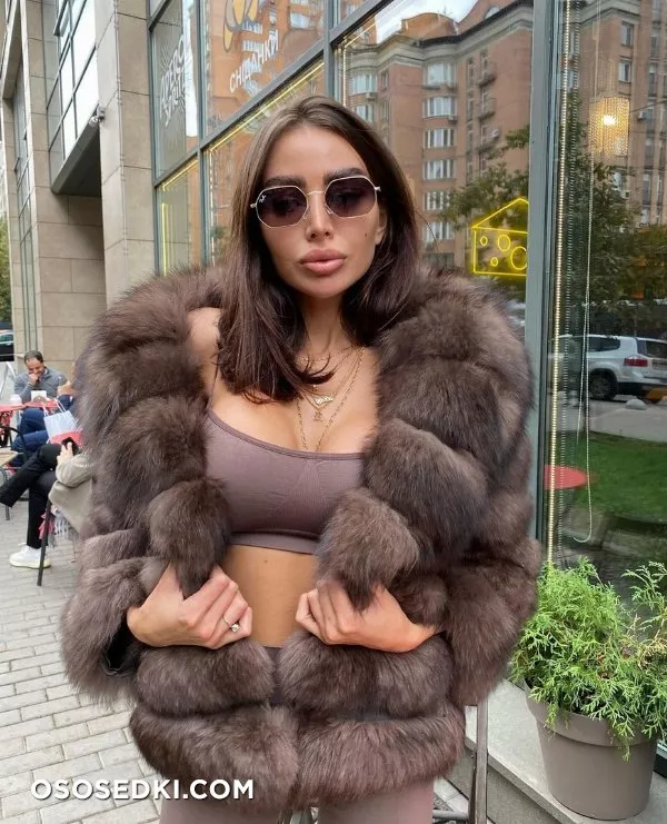 Alena Omovych - 831