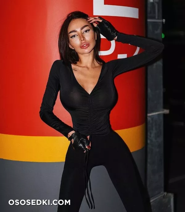 Alena Omovych - 864