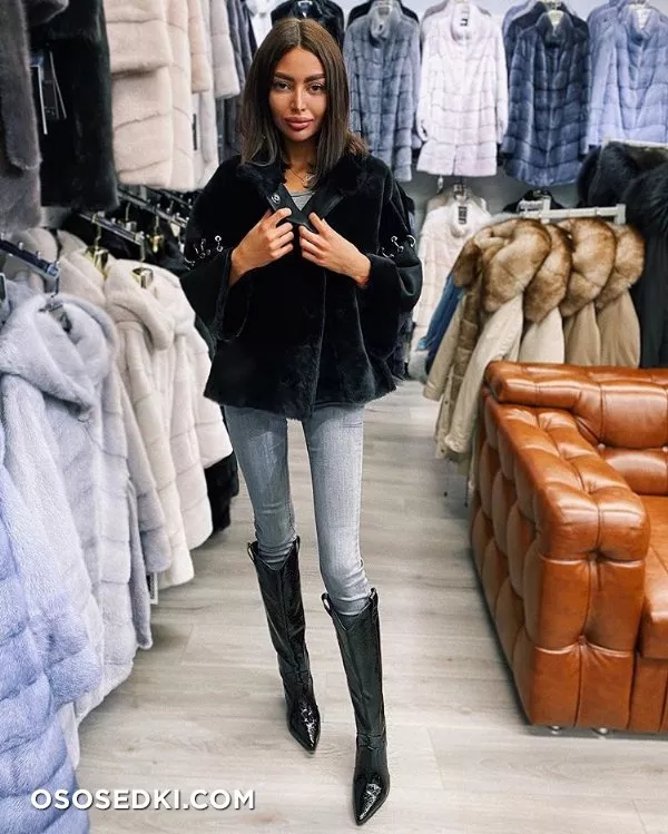 Alena Omovych - 889
