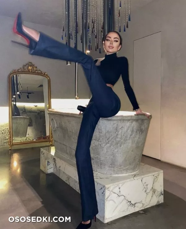 Alena Omovych - 896