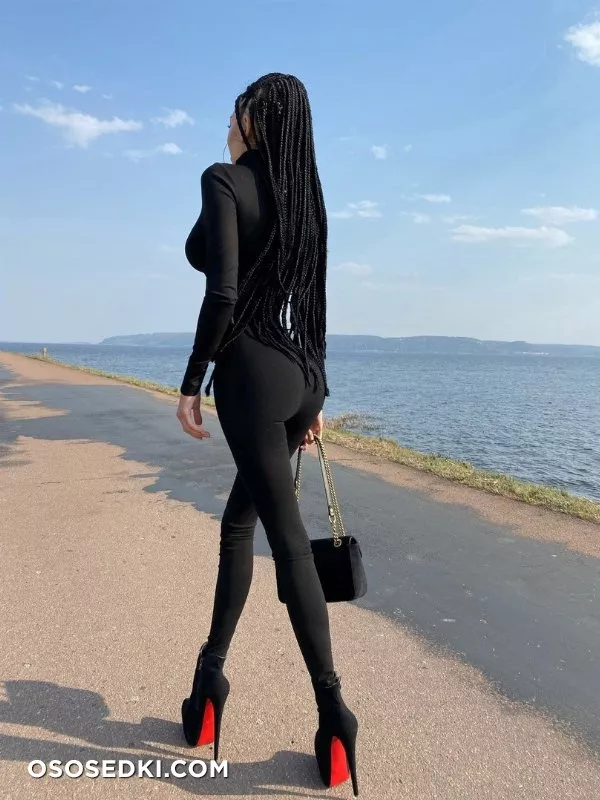 Alena Omovych - 964