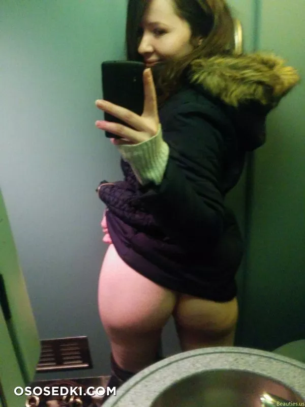 Sweet young posing selfshot toys in her Ass nude. Onlyfans, Patreon, Fansly leaked 206 nude photos and videos