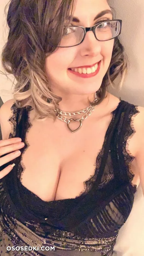 Naughty student with glasses with a work ass nude. Onlyfans, Patreon, Fansly leaked 48 nude photos and videos