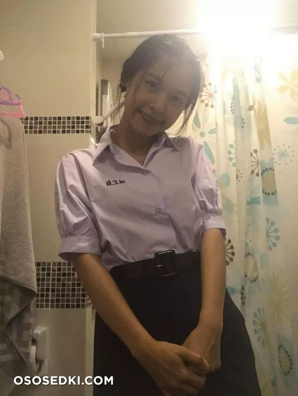 Asian 18 years old showed her pussy nude. Onlyfans, Patreon, Fansly leaked 4 nude photos and videos